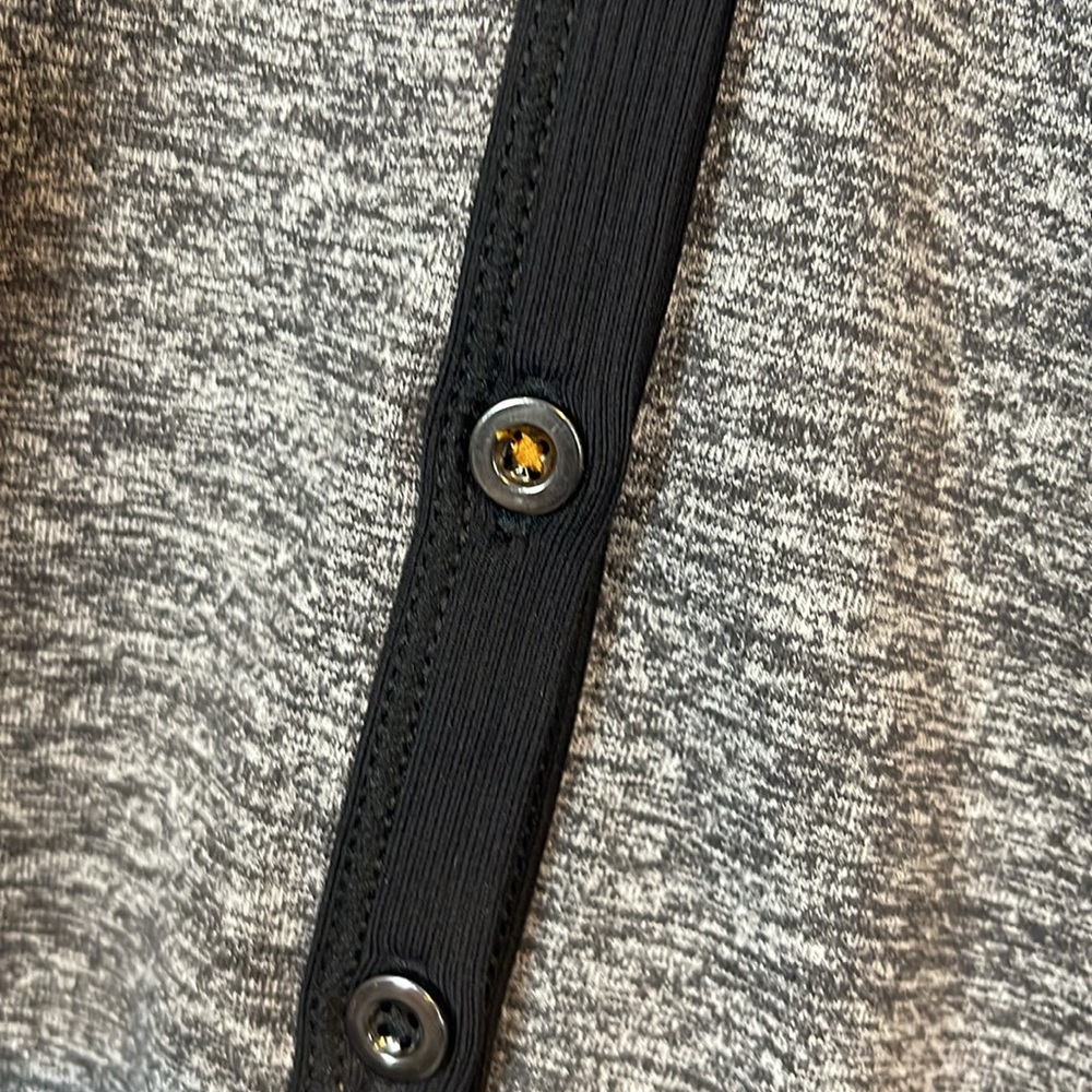 LULULEMON AWSOMA HENLY FINGER HOLES LONG SLEEVE 6 - Picture 3 of 8